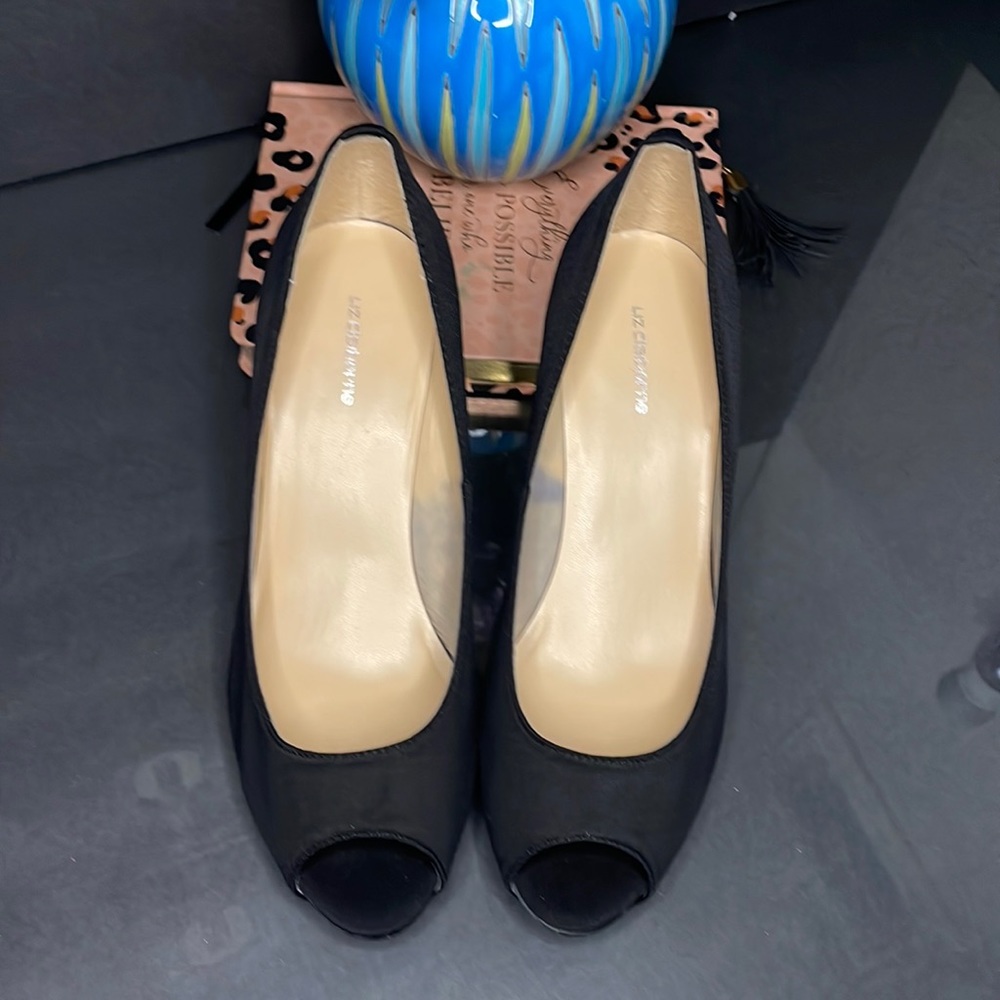 Black liz claiborne high-heeled shoe